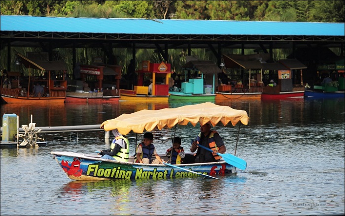 wahana air di floating market